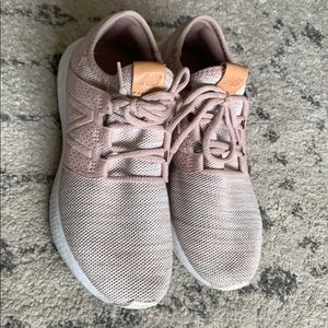 New Balance Light pink tennis shoes